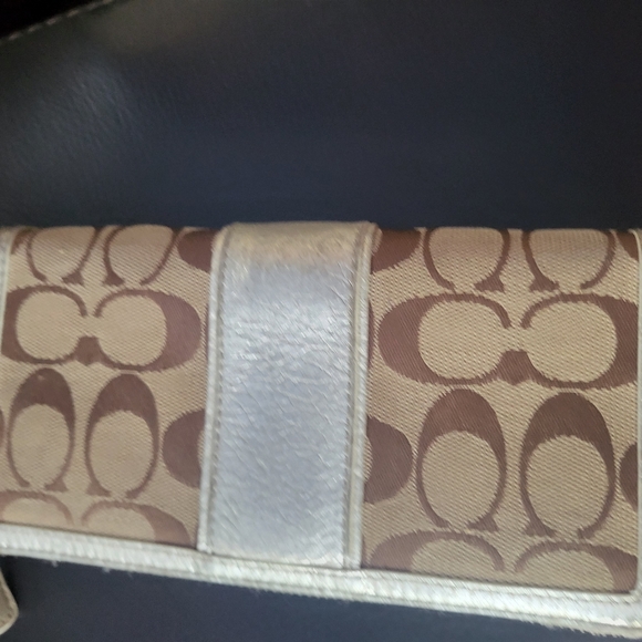 **SOLD**Coach signature zip around Wallet - Picture 8 of 9